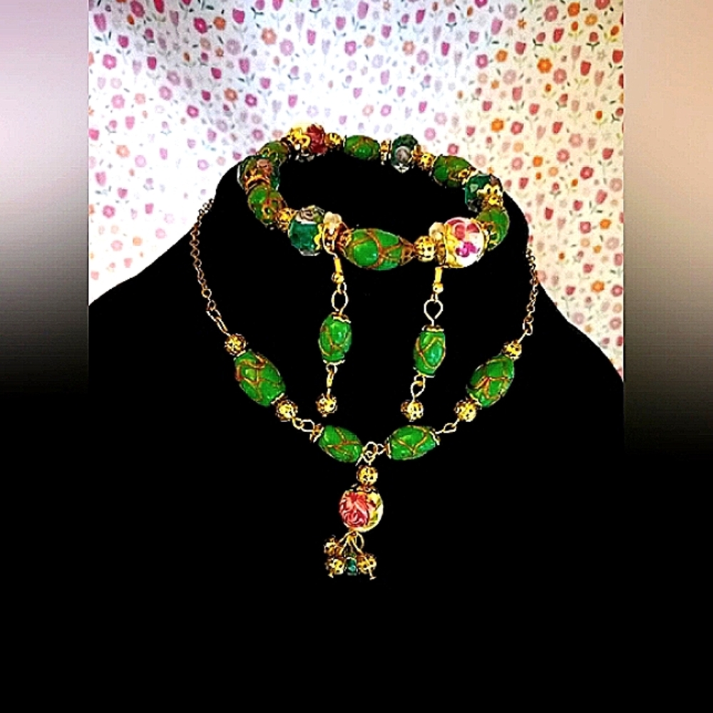 Lampwork beads in green and gold tone, Necklace Earrings Bracelet set